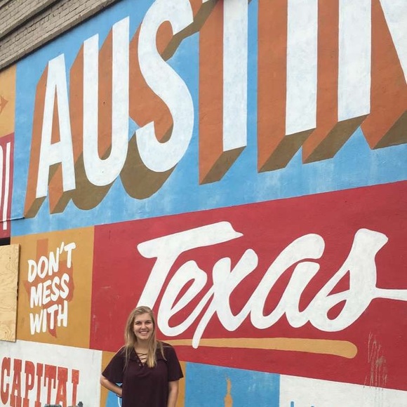 Meet your Posher, Liz - Picture 1 of 1